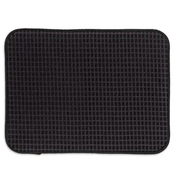 Schwarze Fußmatte mit Waffelmuster-Textur, rechteckig mit abgerundeten Ecken auf weißem Hintergrund